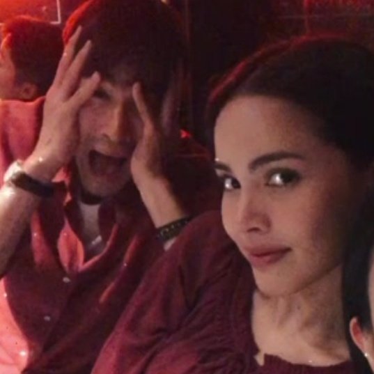 NYarchived's tweet photo. Cutie pies! Wearing matchy matchy clothes too 😭♥️indeed a good night

#nadechyaya
#ณเดชน์ญาญ่า https://t.co/sudv1j2ycQ