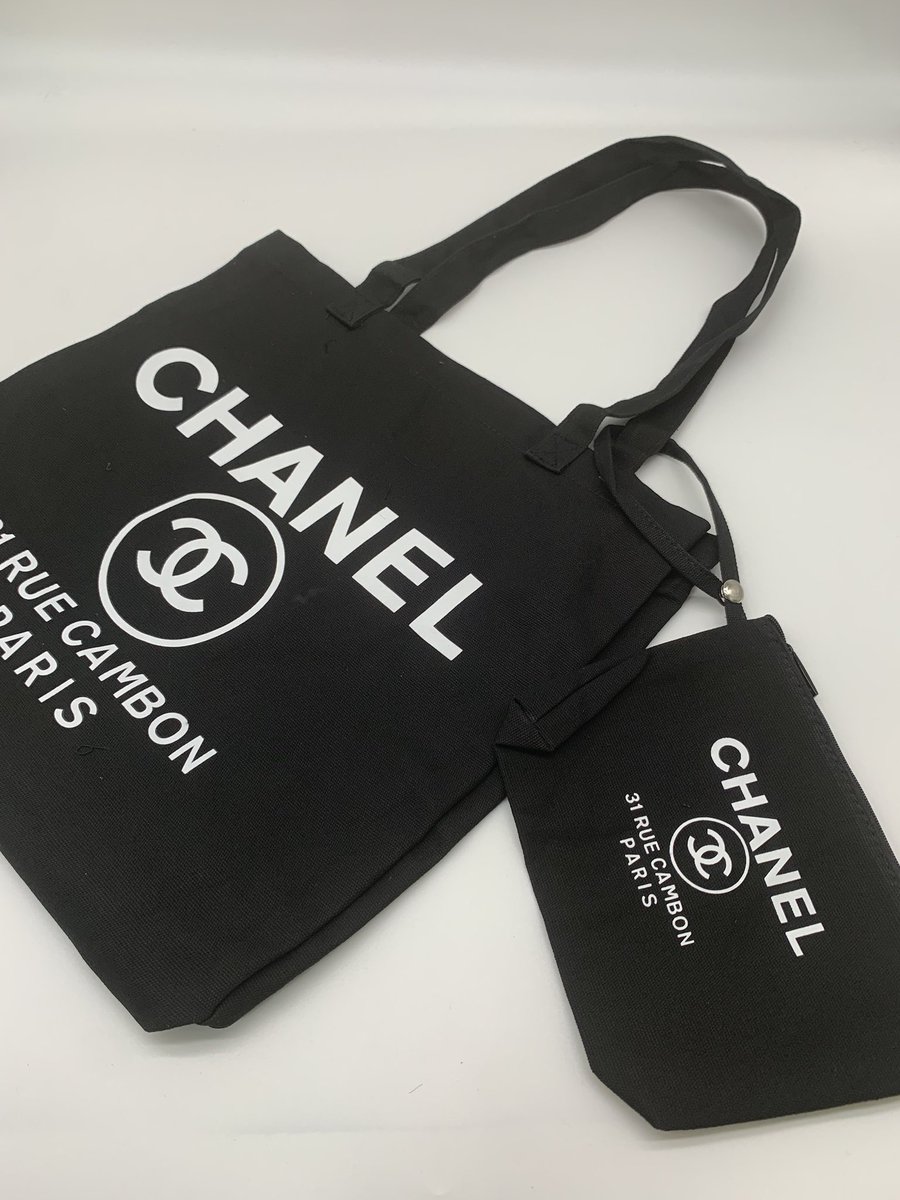Helen01292427's tweet photo. CHANEL ノベルティ
トートバックです。
しっかりとしたキャンパス生地！
ポーチも付いて使い勝手がよく
今、必需品のエコバックとしてもご使用頂けます。

¥8500-(送料込)

バッグ
W35×H39×D13cm
持ち手　約62cm

ポーチ
W20×H14
持ち手　約32cm

#CHANEL 
#ノベルティ
#トートバッグ
#エコバッグ https://t.co/Cpjh10BdVO