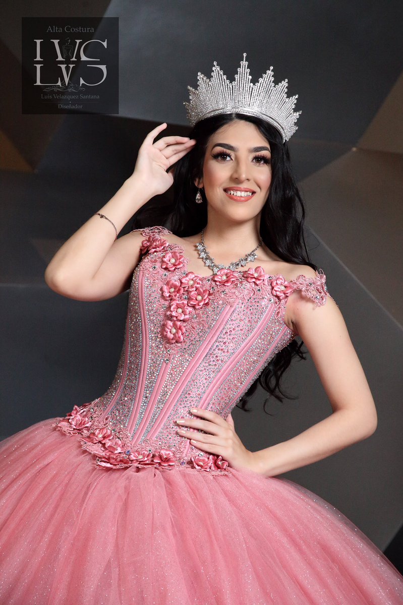 DesignLVS's tweet photo. Cuando llega el momento de empezar a soñar con tu fiesta de quince recuerda que lo más importante eres tu, la forma en que los demás te verán esa noche.  Eso quiere decir que lo principal es el outfit que lucir��s esa noche. 
citas 5513535405
#luisvelazquezsantana #misxv #mis15 https://t.co/myARNWsD0G