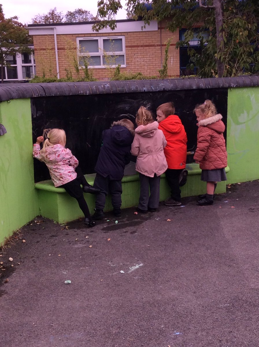 We are enjoying making marks outside <a href="/GrangeCaterpil2/">CaterpillarsGPS</a> #GPSearlyyears