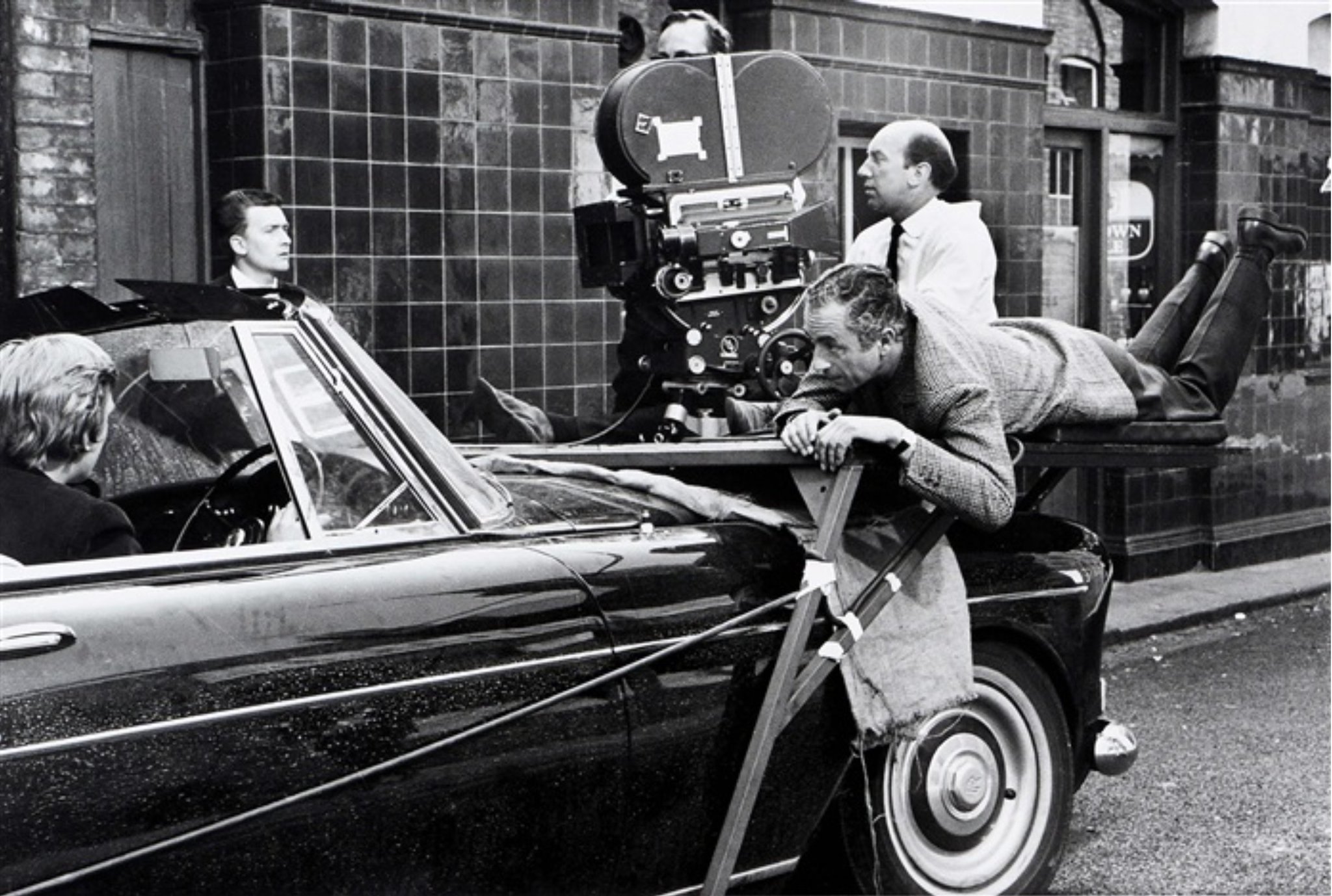 توییتر \ MUBI در توییتر: «Michelangelo Antonioni by Tazio Secchiaroli.  Behind the scenes of BLOW-UP, 1966. https://t.co/ex5FtZgptG»