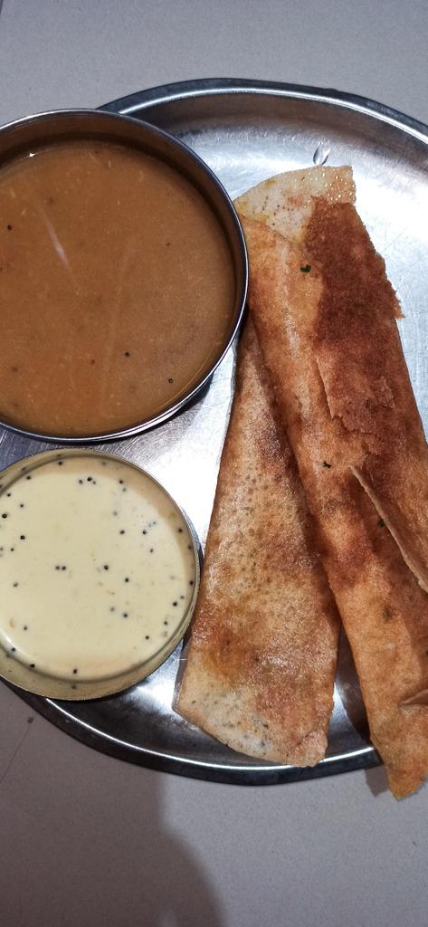 PurvanshiJ's tweet photo. I binge watched the 1.pic in afternoon 
and ate 2.pic in evening. 
I'm well pleased for life!
Maysore masala DOSA😘@KananGill @knowkenny🥳 #menuplease #netlixindia #youtube https://t.co/RLt9wvl0p6