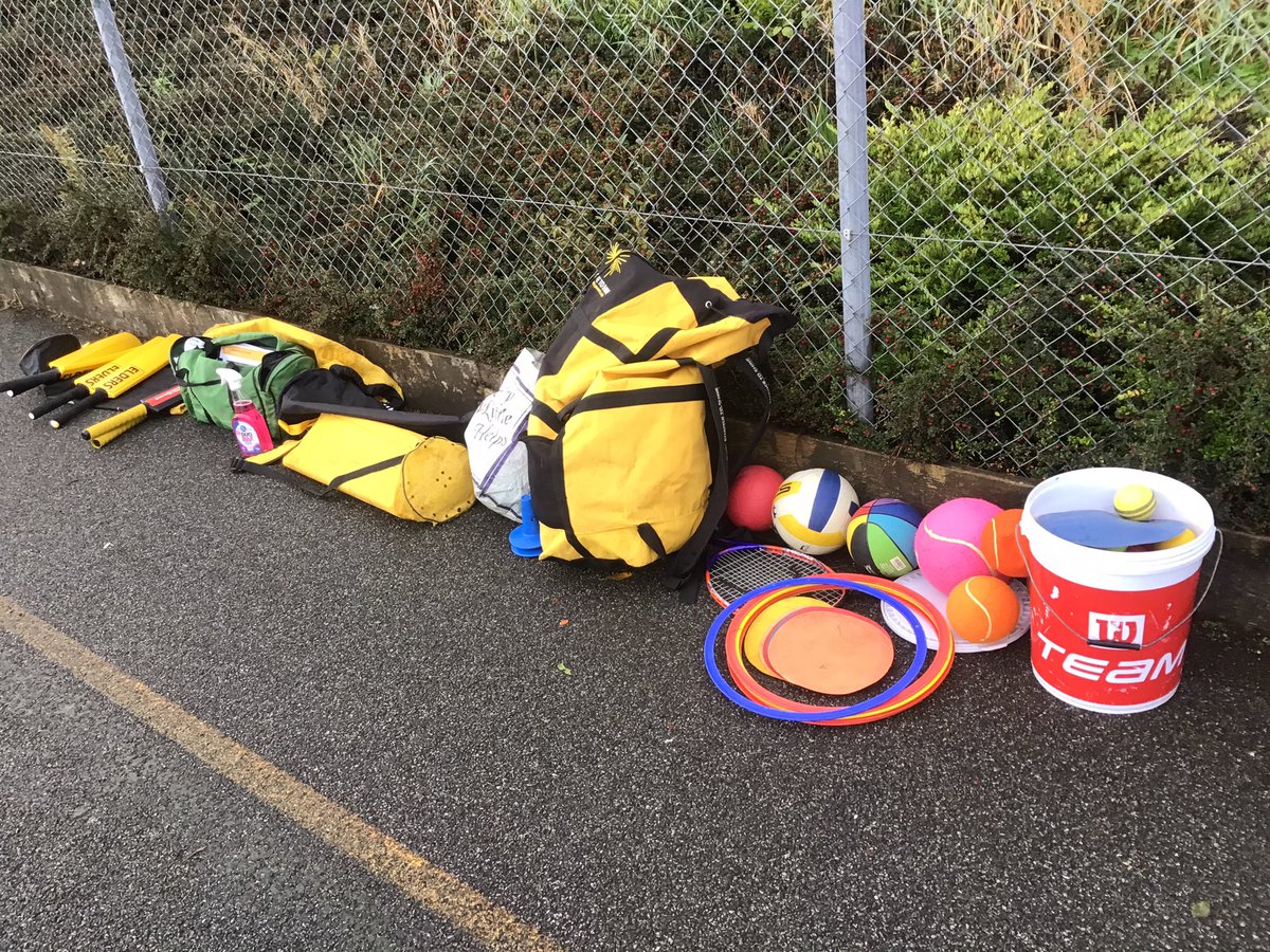 sportslaureate's tweet photo. 1️⃣5️⃣ - all.         👊🏻 💥 🏸  #playgroundtennis (as it were). 

Note*: could well have gone 30-15 up, in Proper Glorious Sunshine, later... but too busy for snaps. ❎ 📸) https://t.co/n92zNb26C4