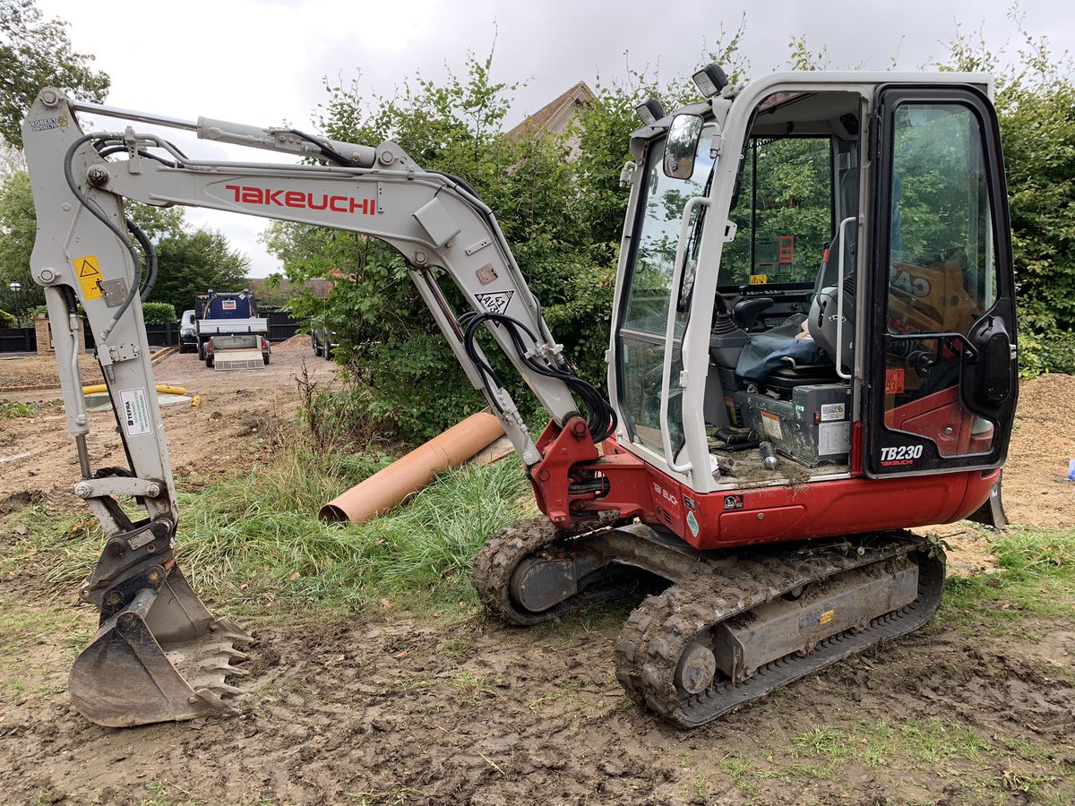 GlennWisesite's tweet image. Today was an interesting install, x2 excavators and a 360 with an extendable dipper, all 3 machines running on one iDig system #iDig #machineguidance