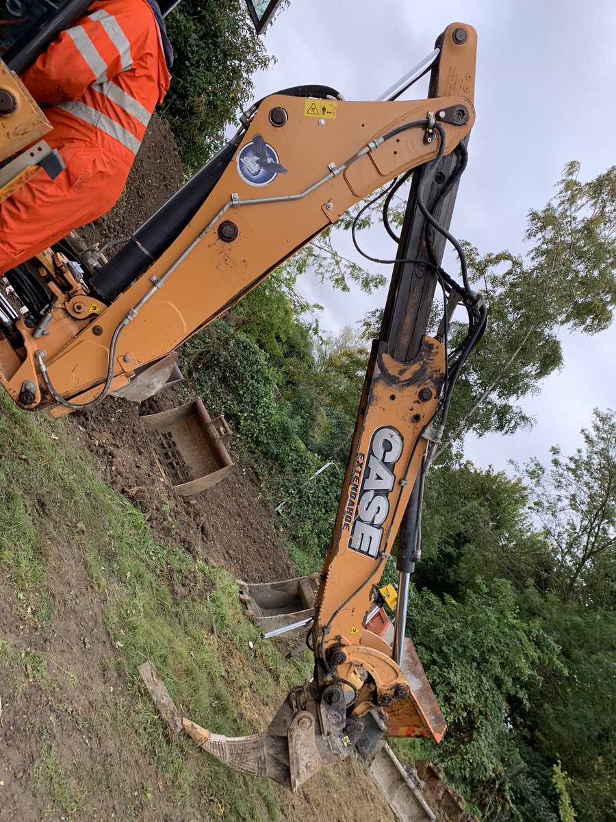 GlennWisesite's tweet image. Today was an interesting install, x2 excavators and a 360 with an extendable dipper, all 3 machines running on one iDig system #iDig #machineguidance