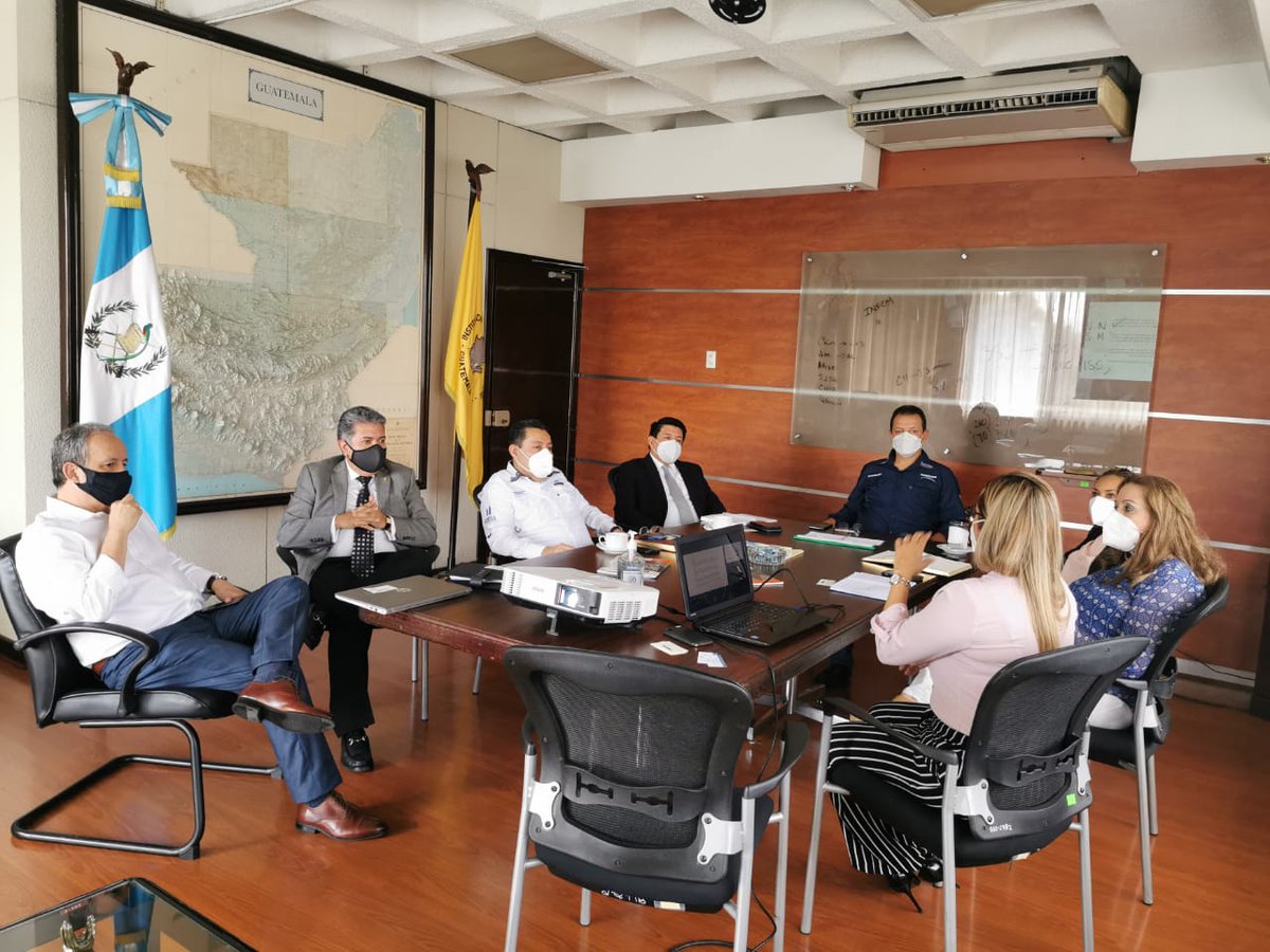 infom_guatemala's tweet photo. #GuatemalaNoSeDetiene
El Presidente de la Junta Directiva del INFOM, Lic. Oscar Molliner y el Sub Gerente Lic. José David Talé se reúnen con representantes de Guatemala Próspera, con la finalidad de lograr acuerdos de beneficio para el INFOM y que repercutan en un mejor servicio. https://t.co/tEjWEc1hYJ