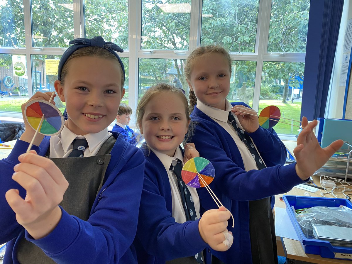 halewoodcofe's tweet photo. This week Y6 investigated Isaac Newtonβs 350 year old ideas behind the visible spectrum and the colour of light π‘ Why not create your own colour wheel and see what happens when you spin it? #SpectrumOfColour #WeLoveScience @EducateMag @MrMTunstall https://t.co/Vz2ZZ4SkkF