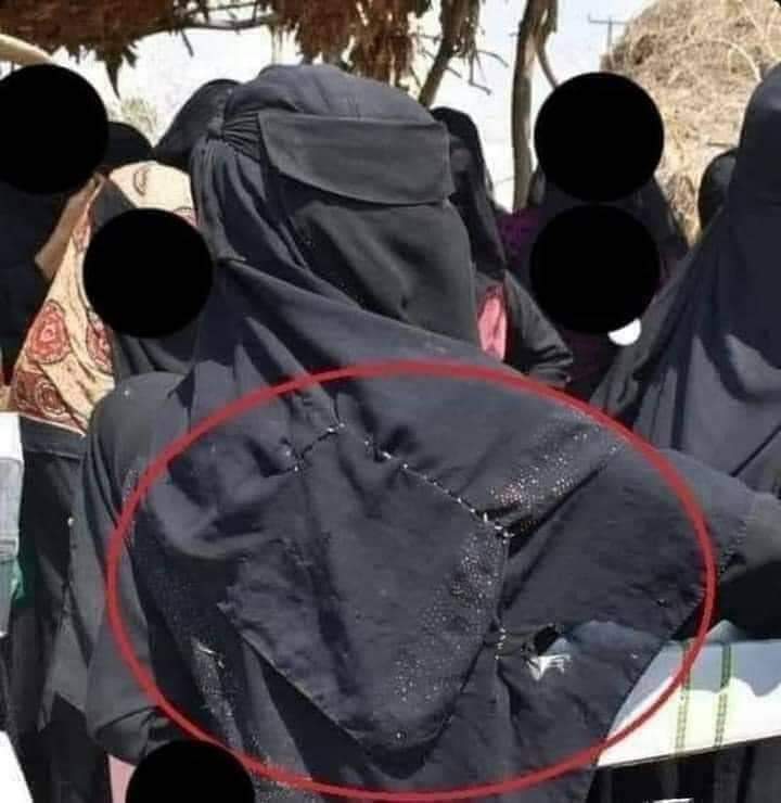 نساء تخيط الممزق حتى تحتشم 
ونساء تمزق المخيط حتى تتعرى !!
اللهم استر نساء المسلمين ☘️