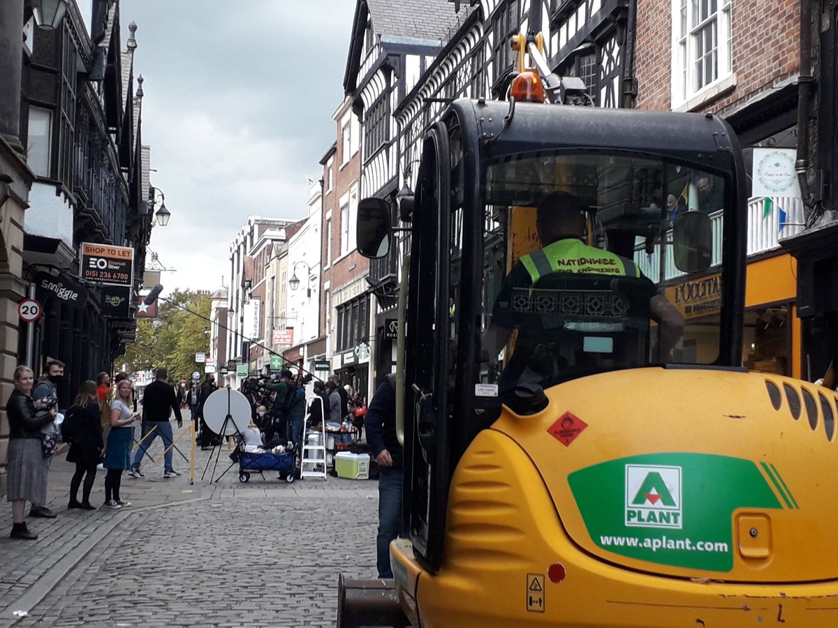 Great day in <a href="/ShitChester/">13 years of Shitchester</a> with my lovely mate, saw <a href="/StephenMulhern/">Stephen Mulhern</a> about 900 times! Funny moment when a jcb tried to get up Northgate  st whilst they were filming 😁 then down to <a href="/JWLeesBoathouse/">The Boathouse</a> 🤗 nice to get into Chester again 🙌🙌