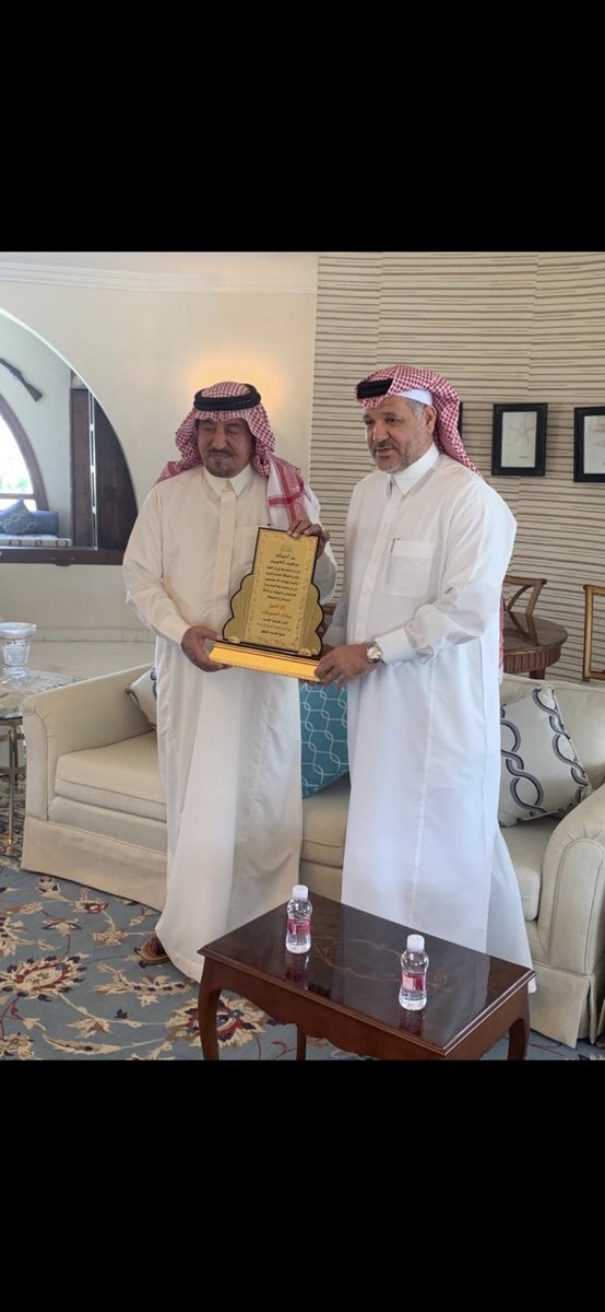 saudbnmalowaisa's tweet photo. تشرفت بزيارة #الشيخ_مبارك_السويكت في منزله #المبارك حيث #التواضع والكرم والاخلاق #العالية من محادثته معي تعلمت من #خبرته الكثير أسال الله له التوفيق #والسداد ...
#ليتهم_يعلمون 
@MaJeDALMUQAYTIB https://t.co/hq12OwBkqt