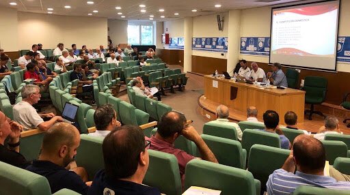 Los “gallos” de DHB proponen reestructurar las competiciones nacionales, con esta temp de transición. Así quedaría:

Div. Élite (12 equipos)

Div. Challenge (8 equipos)

Div. de Honor (3 grupos de 10 equipos cada uno)

🔄BUENA IDEA

❤️ME QUEDO COMO ESTOY

La Asamblea decidirá...