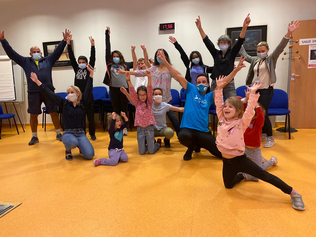 Aujourd'hui, nos ambassadeurs <a href="/SilviaNofficiel/">Silvia Notargiacomo</a> &amp; <a href="/gabingiband/">Gabin Giband</a> ont fait danser les enfants des hôpitaux de #Nantes et #Sallanches ! 🔥💦 #DanceTour 
😉 N'hésitez pas a suivre leurs aventures sur notre compte #Insta