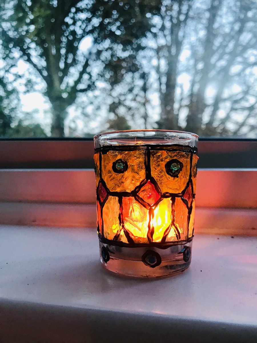 This little tea light holder I painted at ⁦<a href="/DebbieBryanShop/">Debbie Bryan</a>⁩ in Nottingham is really coming into its own now that the nights are drawing in 😍