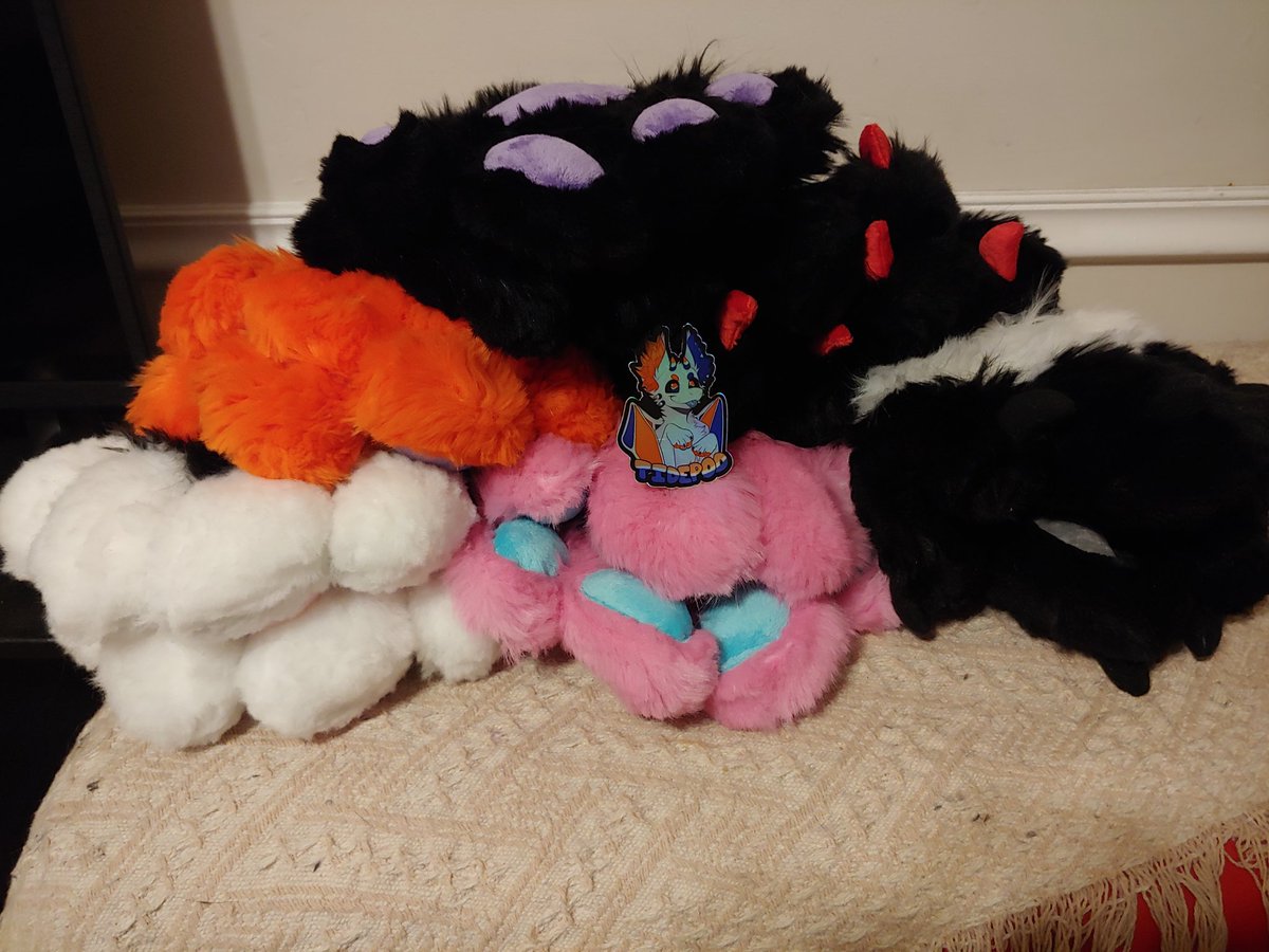 PodTiddy's tweet photo. Finished handpaws! Who doesn't love a paw pile??

Comissions Are open!

#furryart #furry #fursuit #Fursona #fursuiter #furrycommissions #fursuitfriday https://t.co/qqS0R7d6ri
