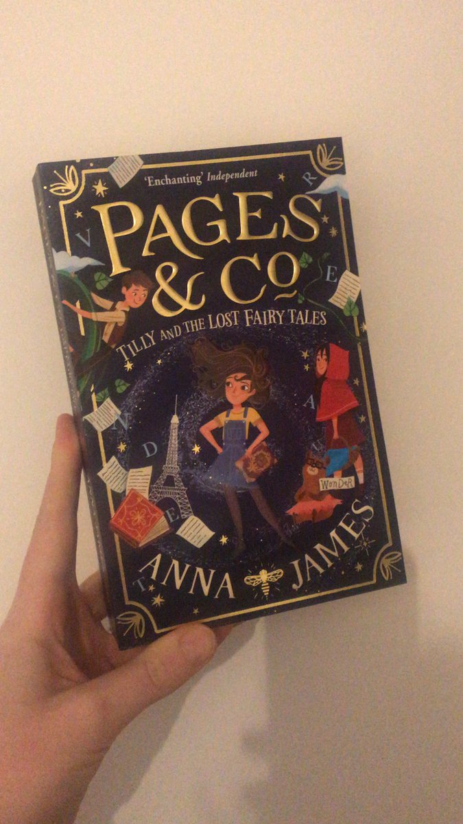 Firstly I have 10 copies of the paperback of Pages & Co 2! These are available for *schools only* & all come with a promo card made for the US release of book one! Follow me and reply to THIS tweet to enter and I will choose ten at random. U.K. only!