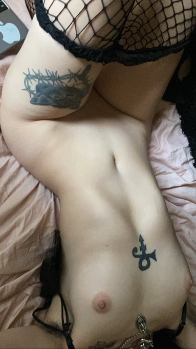 lick me up😋 https://t.co/uvXuHER2Aq