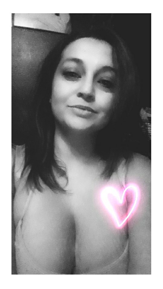 ERICKAJADE's tweet photo. Snapchat fun ! Here's some pics I thought were cute enough to share on IG/FB #snapchat #snapchatmethatpu #snapchatmethat #snapchatfilter #filters #lasvegas #funwithfilters #vegasgirl #momof4 #wifey  #greeneyes #virgo #702 https://t.co/QmOz8z98yM
