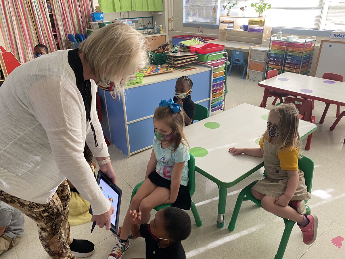 MsWaldenPreK's tweet photo. We love our weekly visit from @SudduthLibrary. Today the students voted on which book they liked better and sang a song about onomatopoeias. #tweetcher @StarkvilleSD @SudduthJackets https://t.co/f6XO1QqM3A