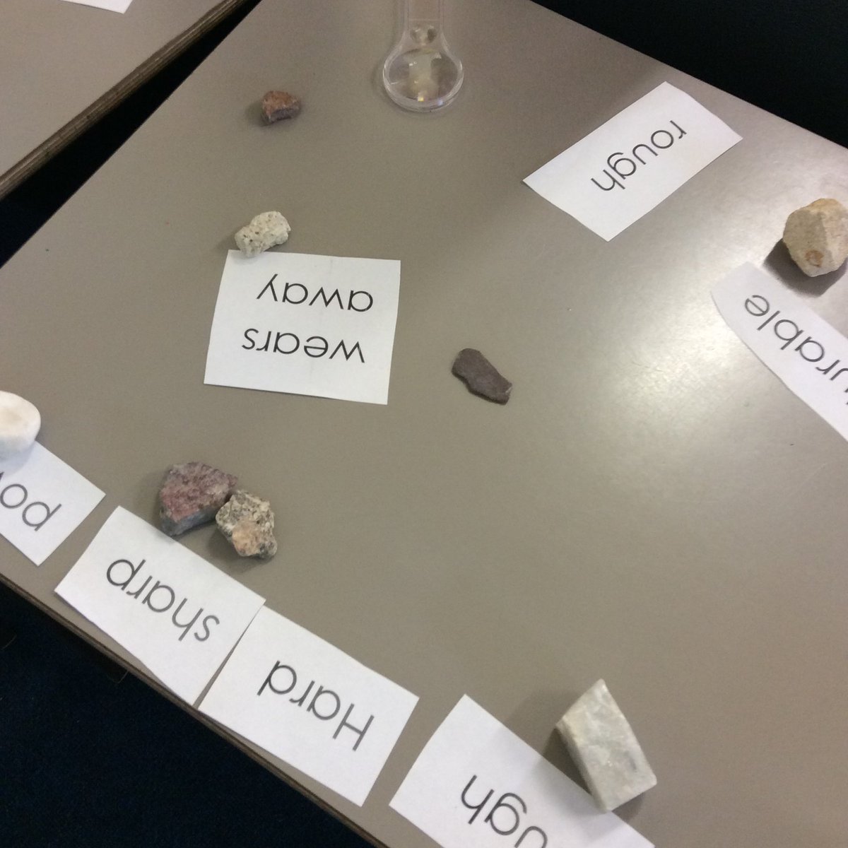 brackprimary's tweet image. 🕵️‍♂️🕵🏽‍♀️ Year 3 being science detectives - starting our topic of Rocks and investigating them and classifying them #primaryfun #primaryscience 🔎