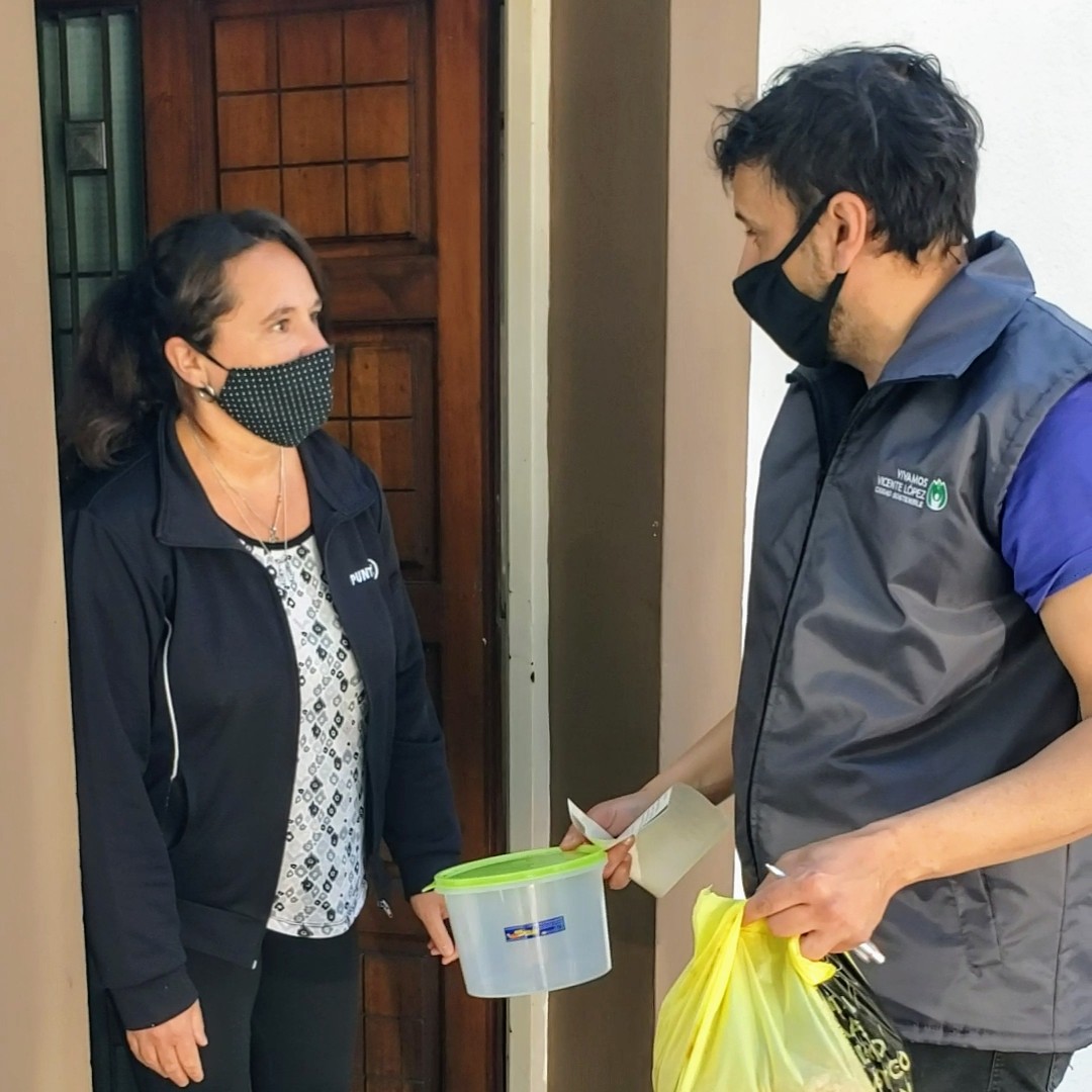 Además, muchos vecinos participaron en las capacitaciones virtuales sobre cómo armar tu propia compostera casera. 
👉Si querés capacitarte para compostar en tu casa, escribinos a 📧 ambiente@vicentelopez.gov.ar
📝Recibí más info sobre ambiente 🔗 bit.ly/2RseslG