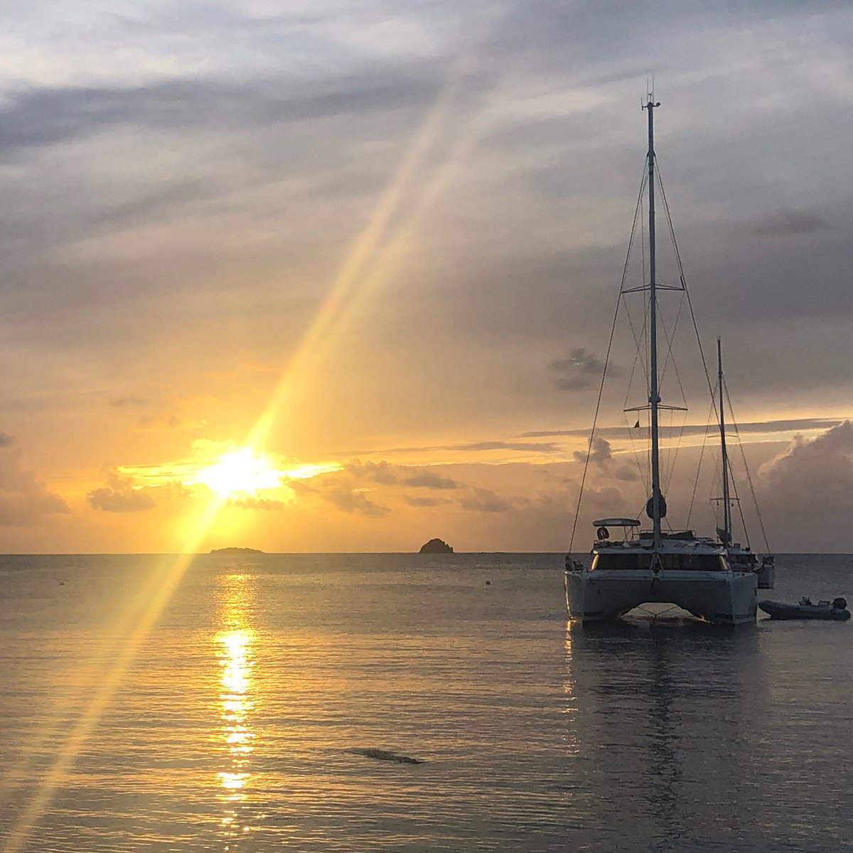 SailingHangtime's tweet photo. Sunset over Hangtime #sailingaroundtheworld #sunsetsailing https://t.co/4e0GitSheZ
