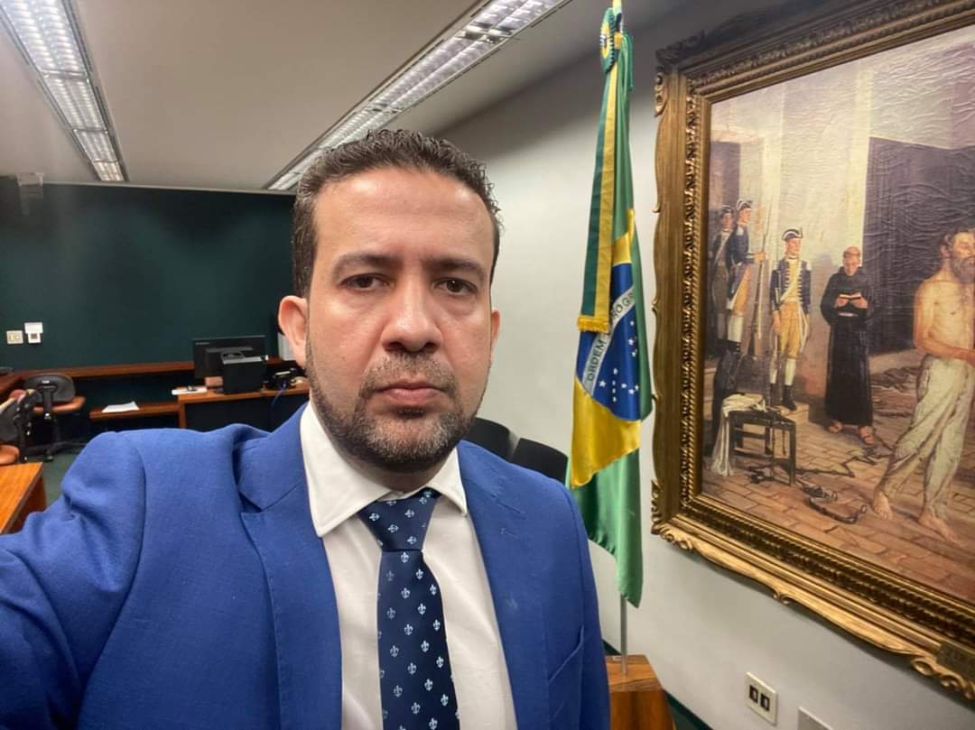 AndreJanonesMG's tweet photo. Vou colocar DEZ MILHÕES de brasileiros DENTRO do plenário da câmara dos deputados AGORA!!! 

Como? Através de uma live! Vou transmitir ao vivo a sessão inteira, e fazer tudo que estiver ao meu alcance pra que seja pautado hoje o auxílio em R$ 600,00! https://t.co/1OMuoYgALX
