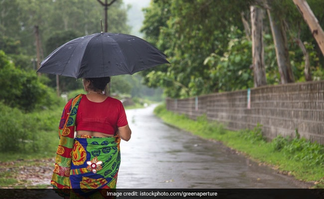 ndtv's tweet photo. Flood Situation Improves In Assam; Heavy Rains In Tamil Nadu, Puducherry https://t.co/5Twfsdkpuz https://t.co/6zzp5tAptv