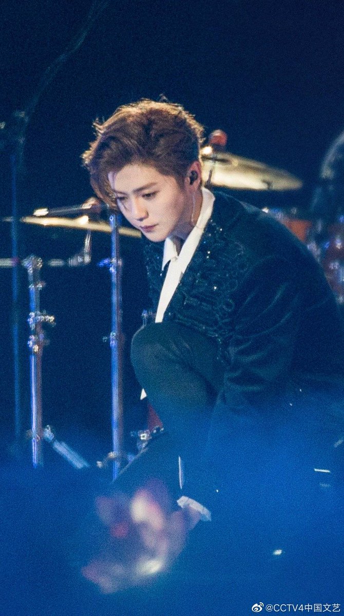 Luhan_Arg's tweet photo. 200929
🦌 Actualización de CCTV4 China Showbiz en Weibo con #Luhan.

📍 [ENG] CCTV4 China Showbiz Weibo Update with Luhan.
.
.
🦌 Cr: CCTV4中国文艺.

👑 Eli 👑
-
-
-
-
Seguinos en nuestras otras redes sociales:
Instagram: https://t.co/T2Y79g1KTj
Facebook: https://t.co/tFQZYUB26N https://t.co/x4D91FVSKJ