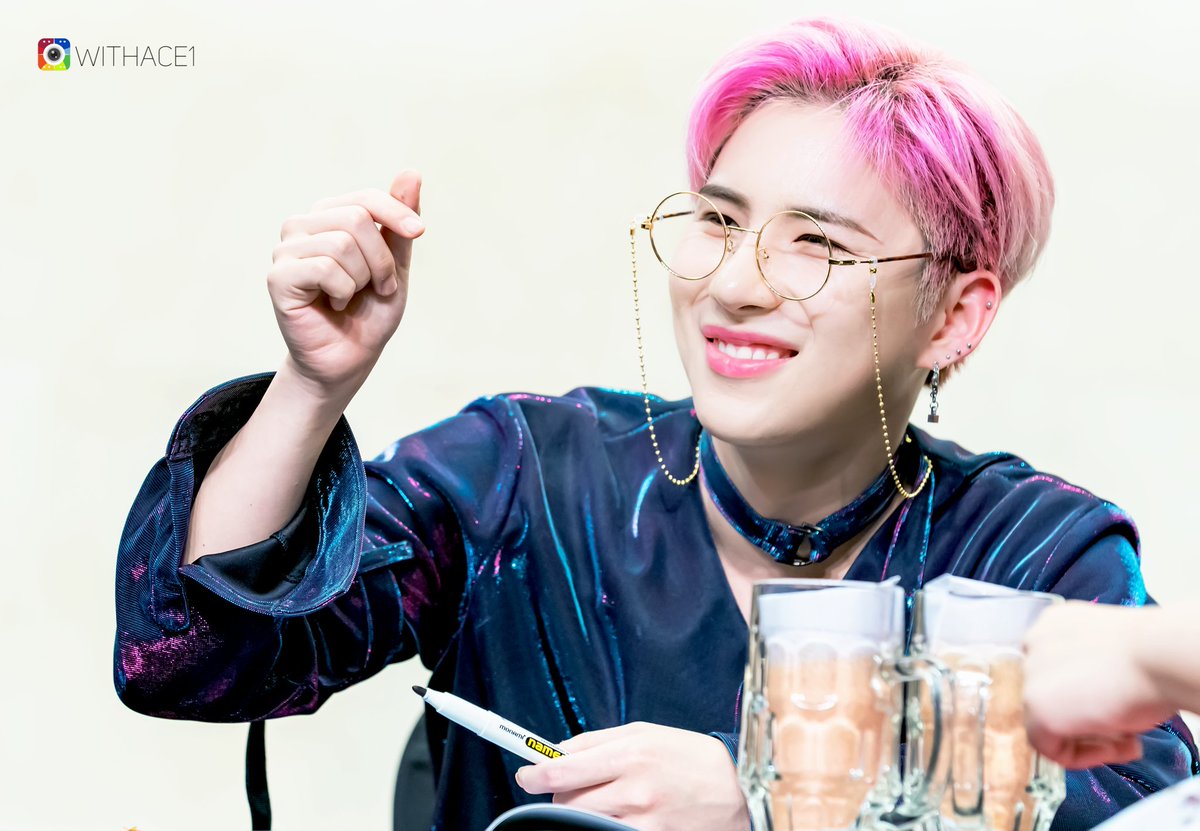 ☆ Kim Sehyoon wearing glasses:a thread↴