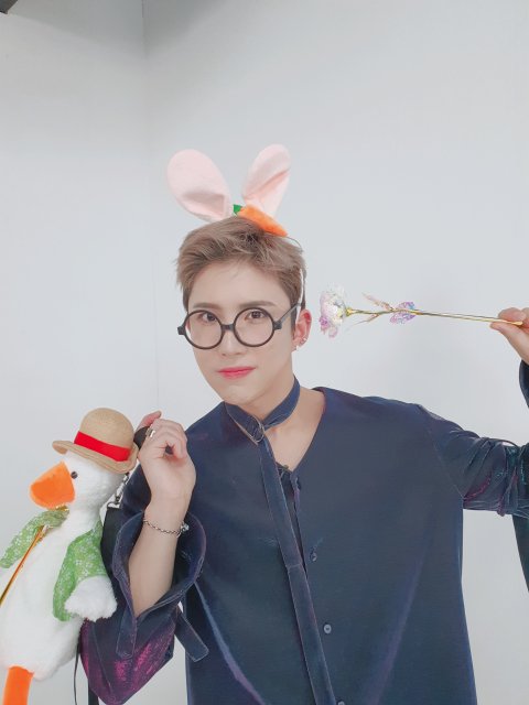 ☆ Kim Sehyoon wearing glasses:a thread↴