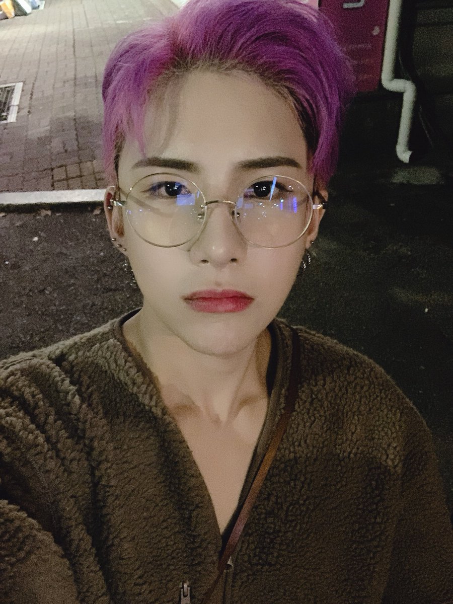 ☆ Kim Sehyoon wearing glasses:a thread↴