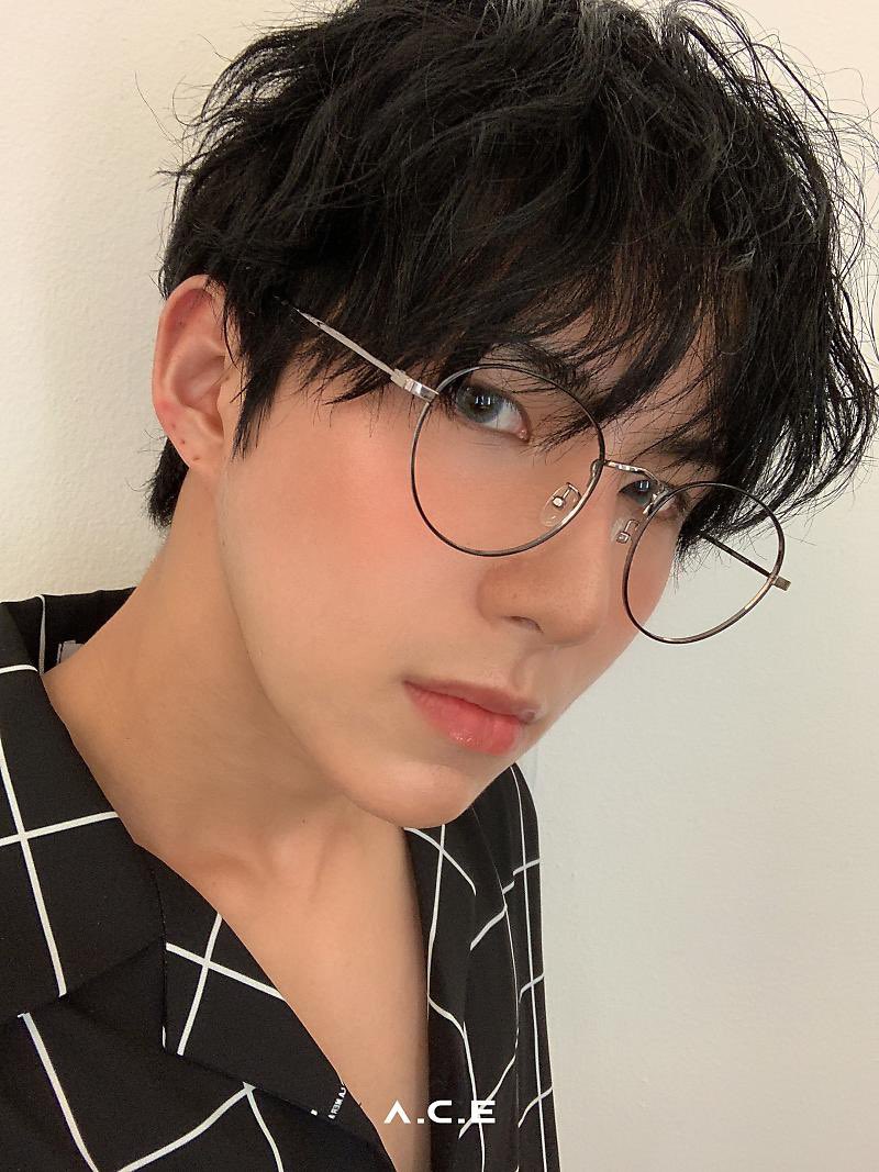 ☆ Kim Sehyoon wearing glasses:a thread↴