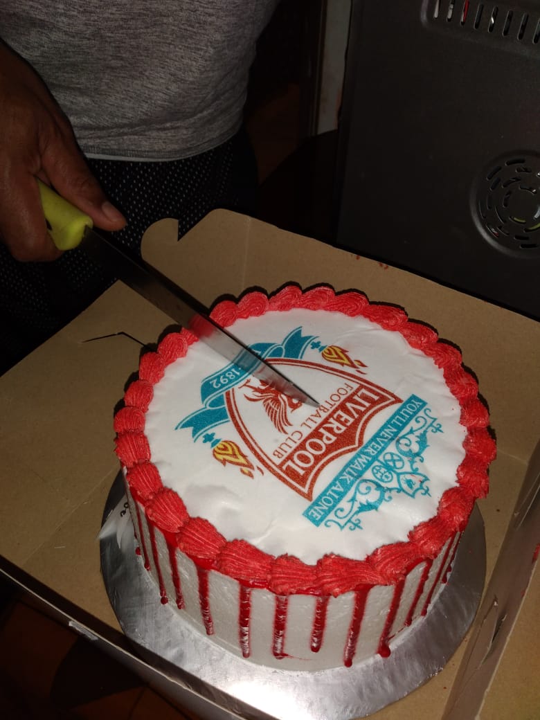 ynwajamaica's tweet photo. 3️⃣ points versus #LIVARS was the start of a special #birthday celebration for the man
#liverpoolsupportersjamaica🇯🇲 call Mr Liverpool. Happy earthstrong Jermy🎁🎉⚽️🏆🎂🥂🍻 #YNWA
#ynwajamaica #lfcfamily #lfcfansjamaica #happybirthday #jamaicanoproblem #therealreds #thismeansmore https://t.co/u8VEfkzLoY