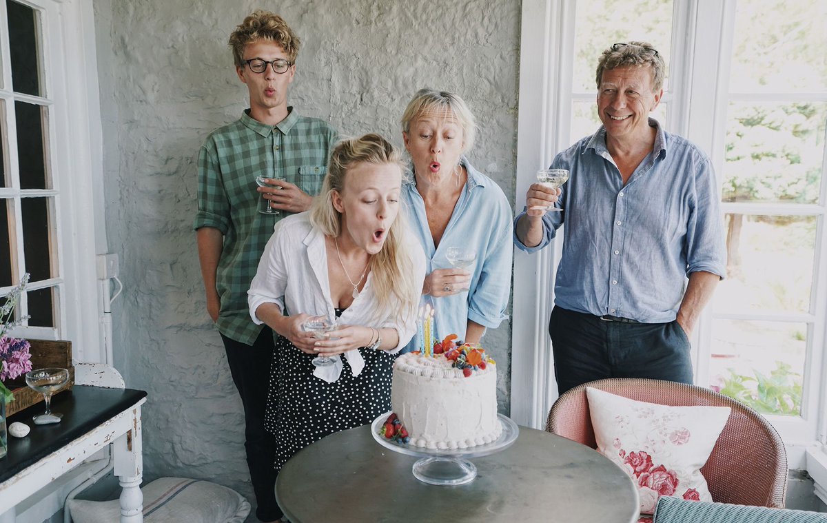 We're hiring! 💃 We are looking for a friendly, efficient and organised person to join our fabulous reception team 😊 
If you'd like to find out more about our Weekend Reception role, please click here: buff.ly/30ktbnz