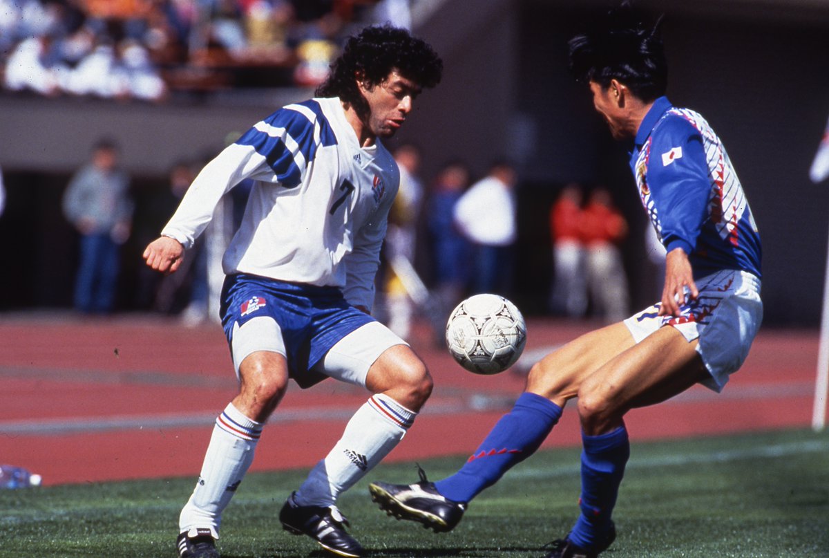 We continue to honor some of the  #USMNT’s many  #HispanicHeroes.Today:  @HugoPerez_07 Born in , Hugo moved to the  with his family at age 11, gained his citizenship in 1982, and first represented the U.S. at the 1983 FIFA U-20 World Cup. (1/8)
