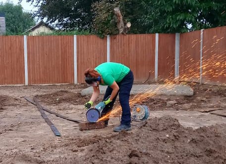 broadacregarden's tweet photo. No end to Demet's talents, metal work, then surveying &amp; coffee. @ianscottroofe @juliasrigley @Optimametal https://t.co/poU6WFqn1A