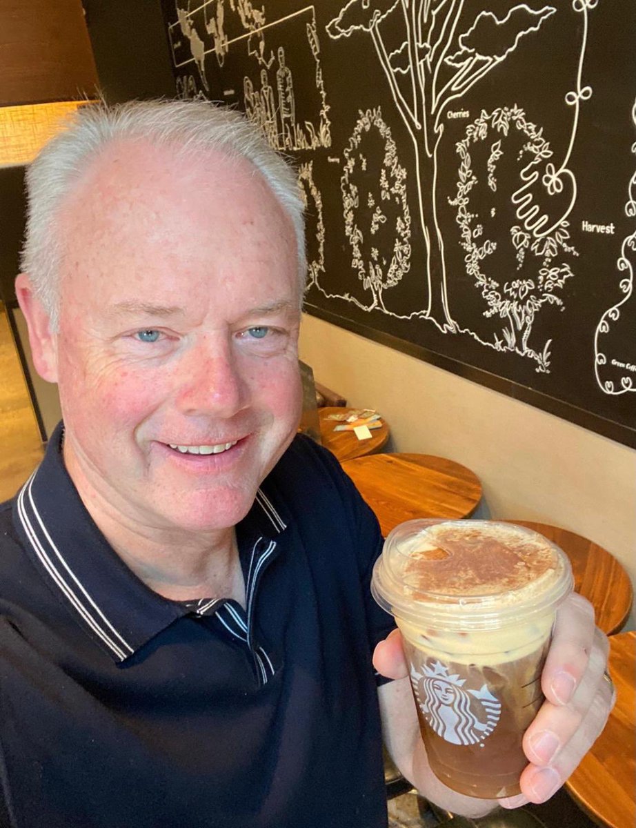 Celebrating #NationalCoffeeDay with a delicious Pumpkin Cream Cold Brew. What’s in your cup today? https://t.co/0WXtxAzQ5u