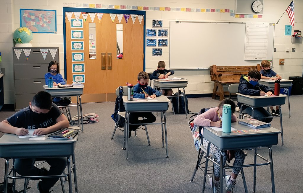 PR3WestIsBest1's tweet image. First day of hybrid went by in a flash just like these drafts #flashdrafts #PREagles #WeAreD34