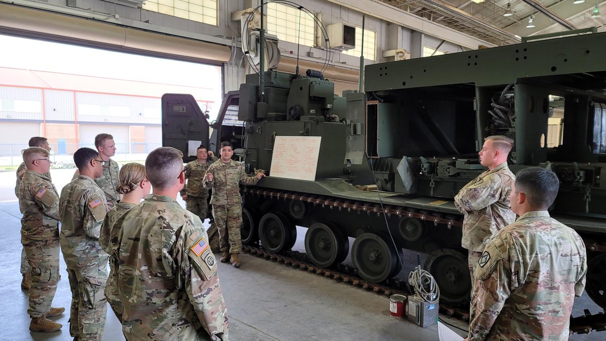 2_18FA_BN's tweet photo. 69TH FSC conducted an informative Leader Development Program (LDP) on the M269 Launcher Loader Module (LM) located on the back of the M270A1's to our Battalions Junior Leaders and NCOs. #MissionReady #StrengthenLeaderDevelopment #ReadyNow #AlwaysReady #ToughasDiamonds https://t.co/e2PC6P8tKS