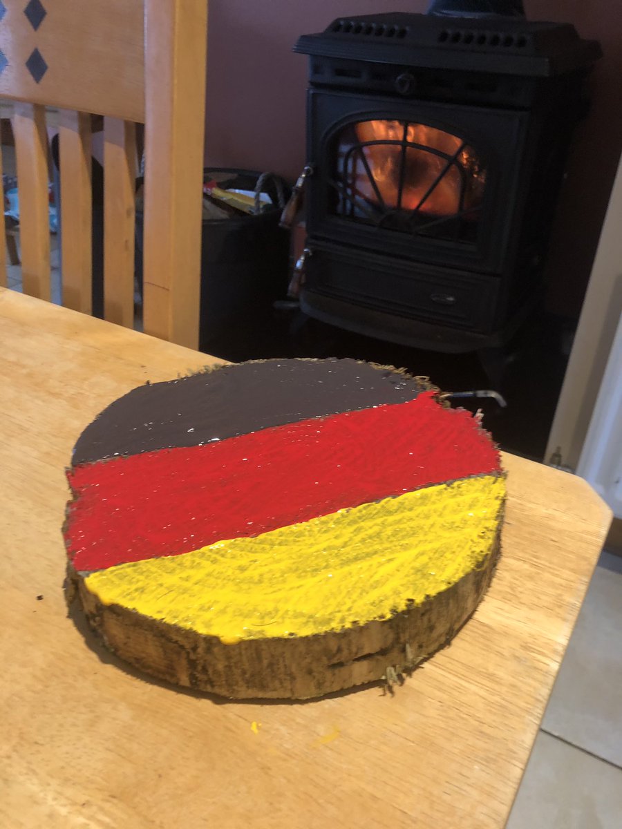 MulroyCollege's tweet photo. Ms Farrell's German students got into the spirit of European Day of Languages over the weekend 🇩🇪
Even the pets got on board! 🐶🐶
Tolle Arbeit everyone!
#EuropeanDayOfLanguages2020
#WeAreDonegalETB
#JCTmfl https://t.co/hnDdfMLGyQ