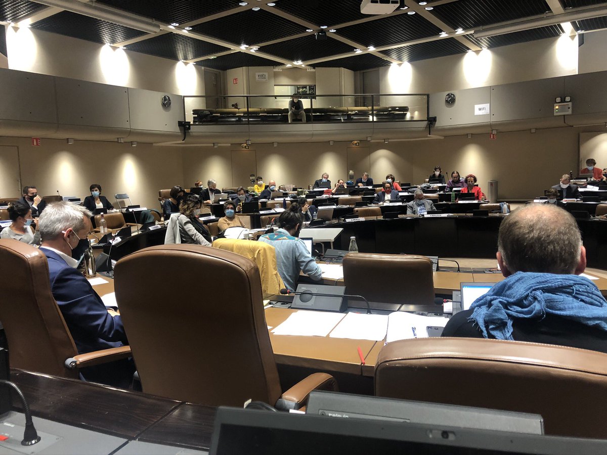 Après 6heures en direct du conseil municipal .Je reprends cette citation de Socrate  « disposer de temps est la plus précieuse des richesses » et j’en conclus que mes collègues sont riches et pas avares #bordeaux