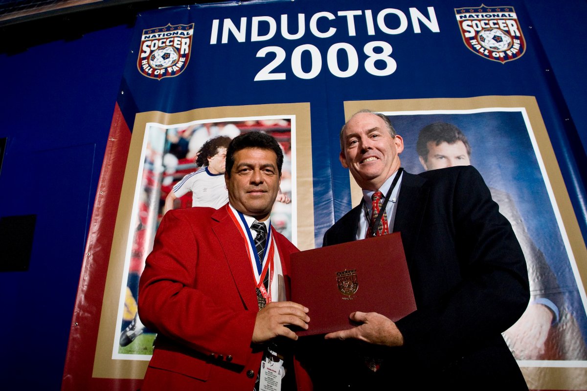 Recognizing his long contributions to the game in the , in 2008  @HugoPerez_07 was inducted into the  @SoccerHoF. He would later coach the U.S. U-15 Boys’ National Team. Gracias, Hugo!  (8/8) #HispanicHeroes