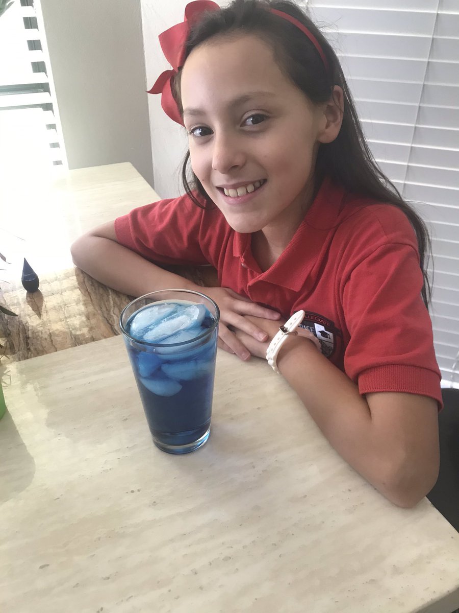 Jessica_Ann_28's tweet photo. Fun in Science!! 🧪 The Leaking Glass Experiment! 🥛💙 @CindyGarrett20 https://t.co/ziIw6PrWkl