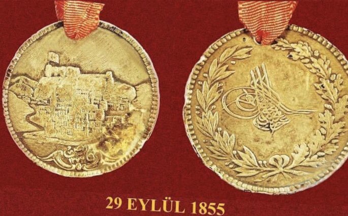 cevre_ak's tweet photo. 1853-1856 Kırım Savaşında cepheyi genişletmek için Kars'ı işgal eden Ruslar Kars Kalesini ele geçirememiştir... Ve 29 Eylül 1855 tarihe Kars Zaferi olarak geçmiş ve Şehri Kars o tarihden sonra Gazi Kars olmuştur.. https://t.co/NiJ2gZq65z