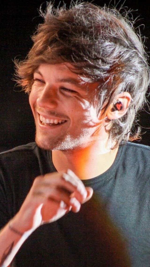 sjnfobie's tweet photo. Ne approfitto di Louis Tomlinson in tendenza per darvi foto https://t.co/2PLe1OqB5r