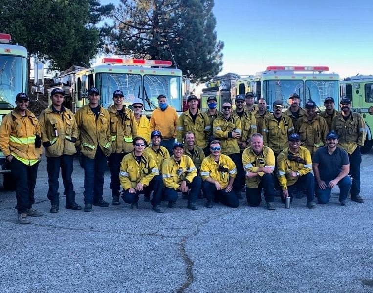 How about an awesome picture of these firefighters! Full update available on our Facebook page: facebook.com/31323713879911… #BobcatFire