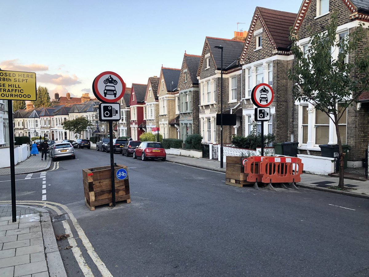 New traffic filters have gone in on Tulse Hill ward in Lambeth - this one is Leander Road. Creates a low traffic neighbourhood. Saw a few motorists ignoring the signs; they’re left open that way rather than physically closed with bollards so they don’t affect emergency vehicles