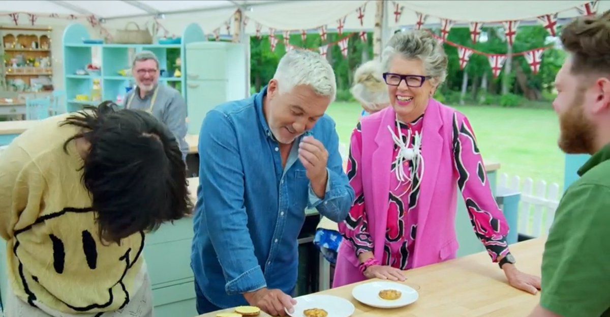 Week 2 and I'm already concerned about the sheer amount of pink Prue will be donning throughout the series. That said, pink with black trim, it has to be Juventus' beautiful away kit from 11/12, as modelled by Arturo Vidal. #GBBO    #GreatBritishBakeOff