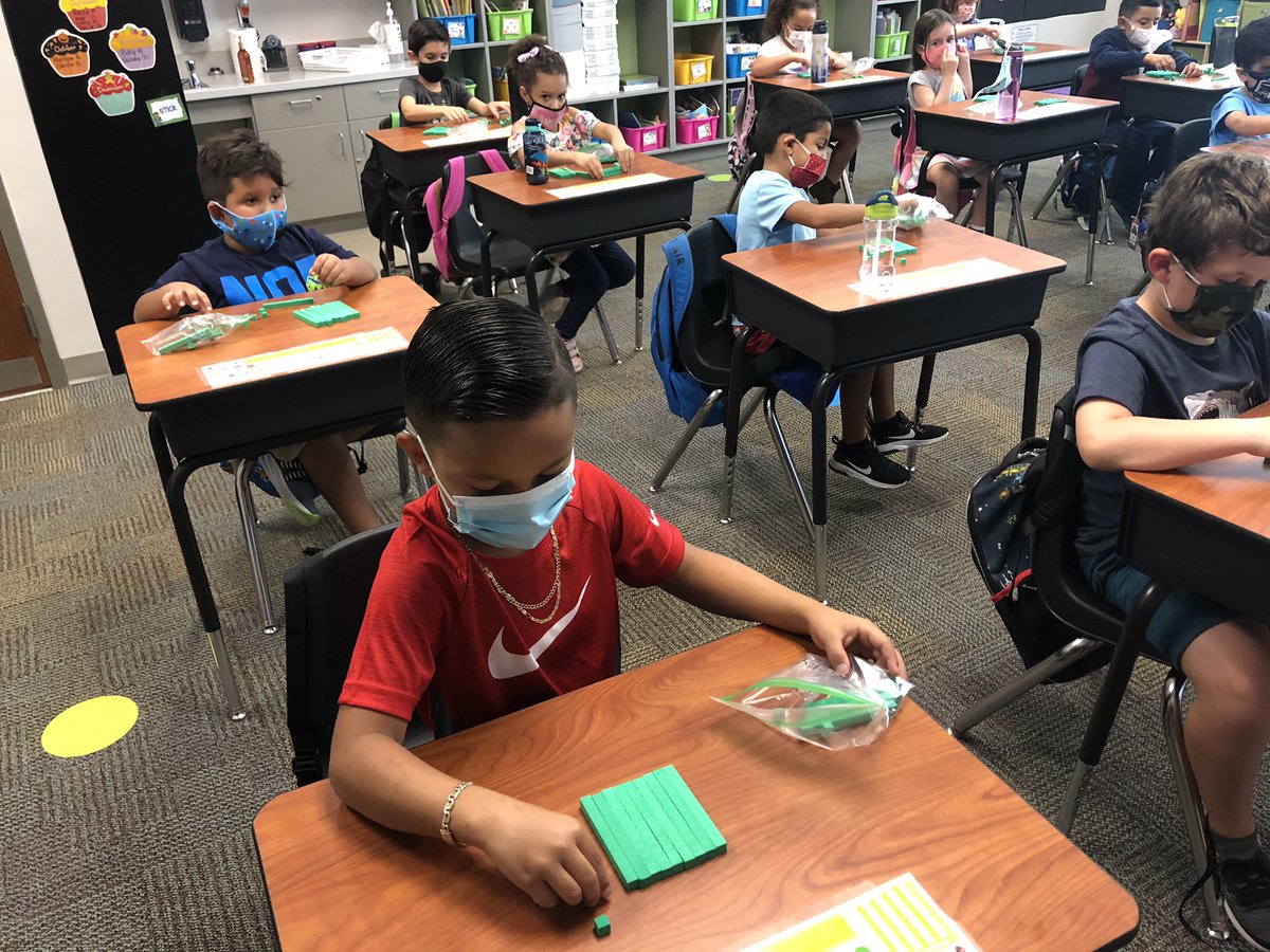 abfowler14's tweet photo. Use those math tools... Tools help understanding! @ClaySpringsOCPS #mathrocks #teachinglittles #funinfirstgrade https://t.co/kfTcLFfUEr