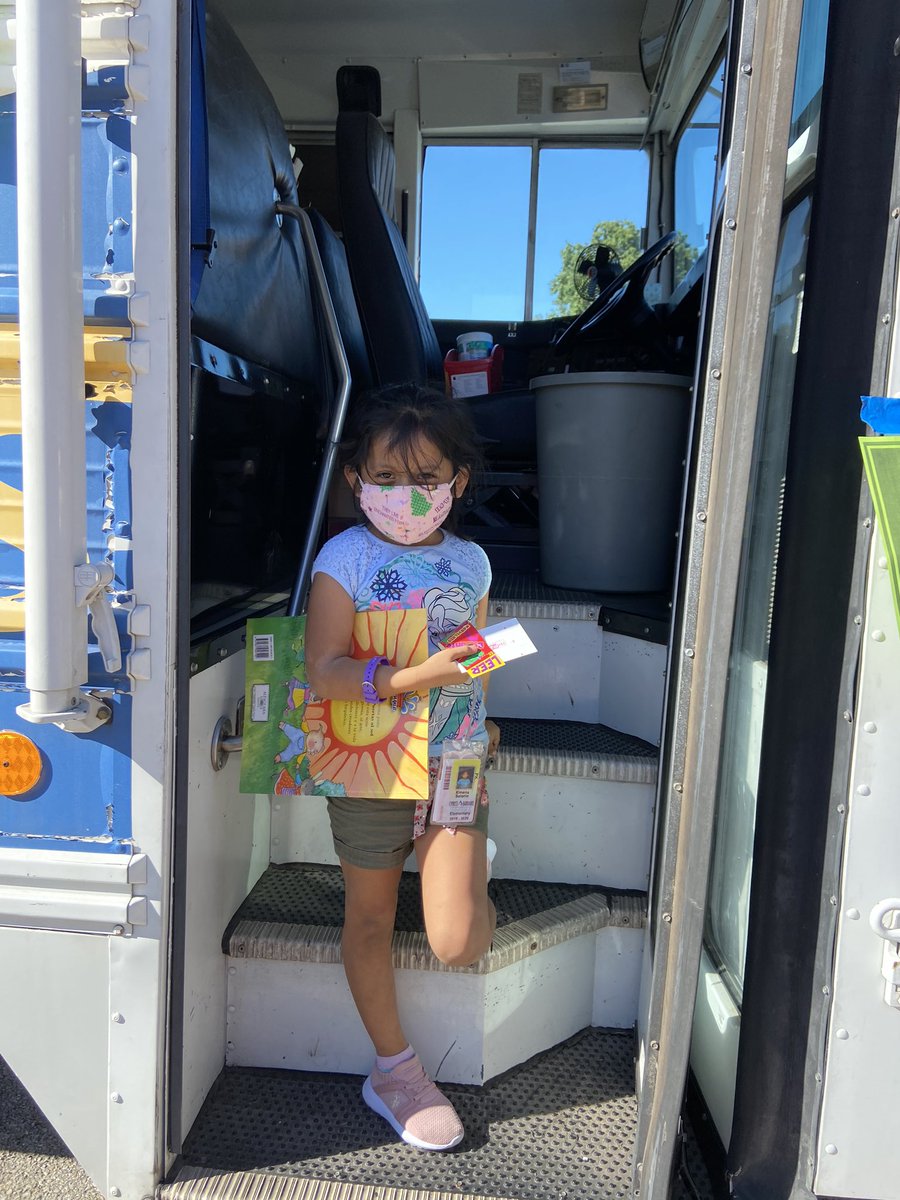 CFISDELs's tweet image. Mobile library ...Bringing books to the community👍👍 it’s a win win for all. #cfisdmobilelibrary #liederlibrarianrocks @CFISDLieder @dinah_mcmichael @APPotlongo